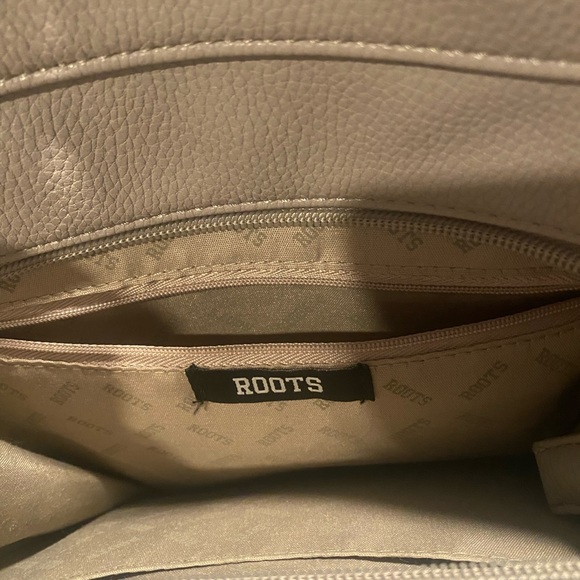 Roots Soft Tan Leather Tote Bag - Picture 6 of 11